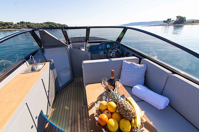 Rand Supreme 27 tender exterior