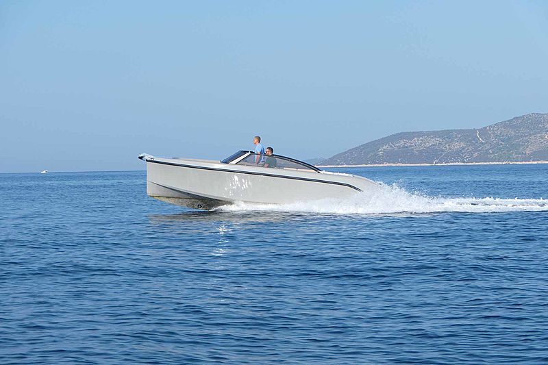 Rand Supreme 27 tender exterior