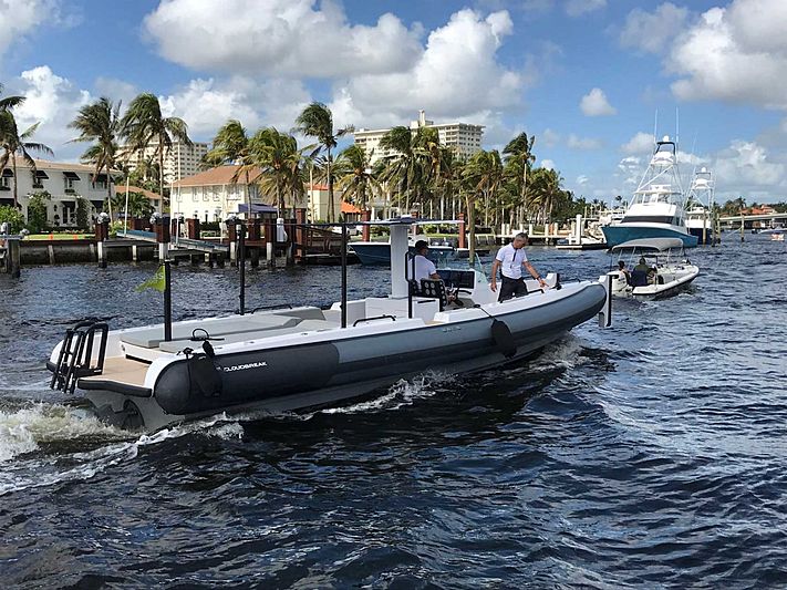 Xtenders 10.0M Beachlander tender exterior