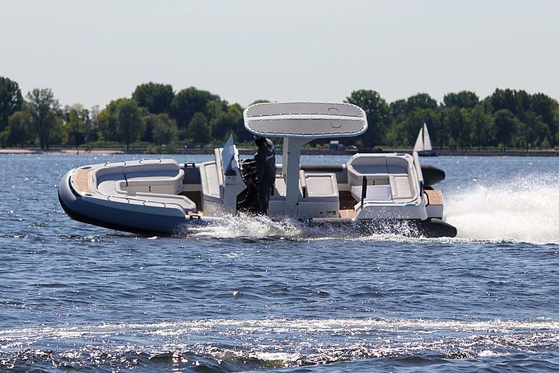 Xtenders People Carrier 7.8M tender exterior
