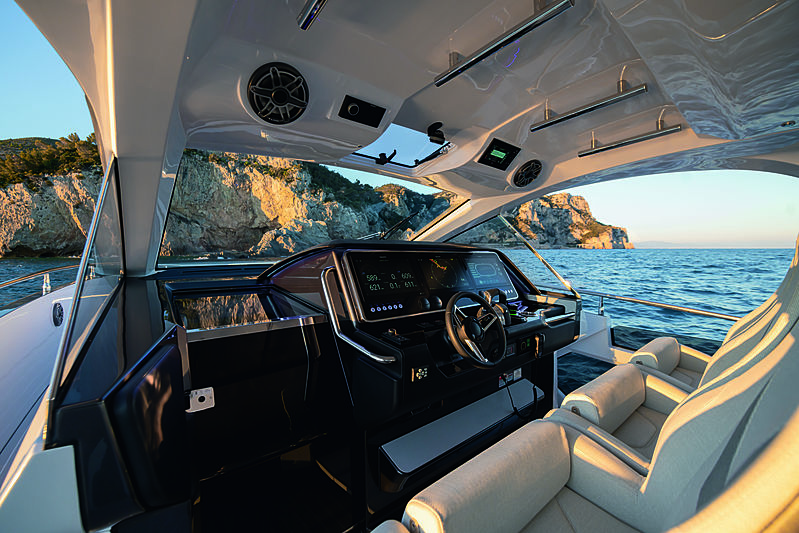 Azimut Verve 47 yacht tender