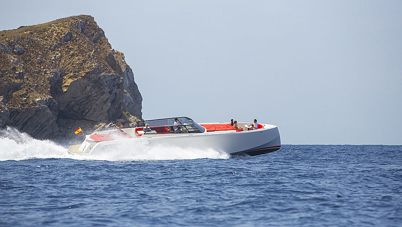 VANQUISH VQ54 tender Vanquish Yachts
