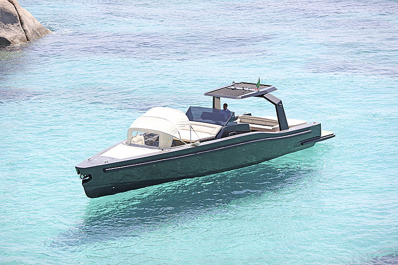 Maori 50ft tender exterior