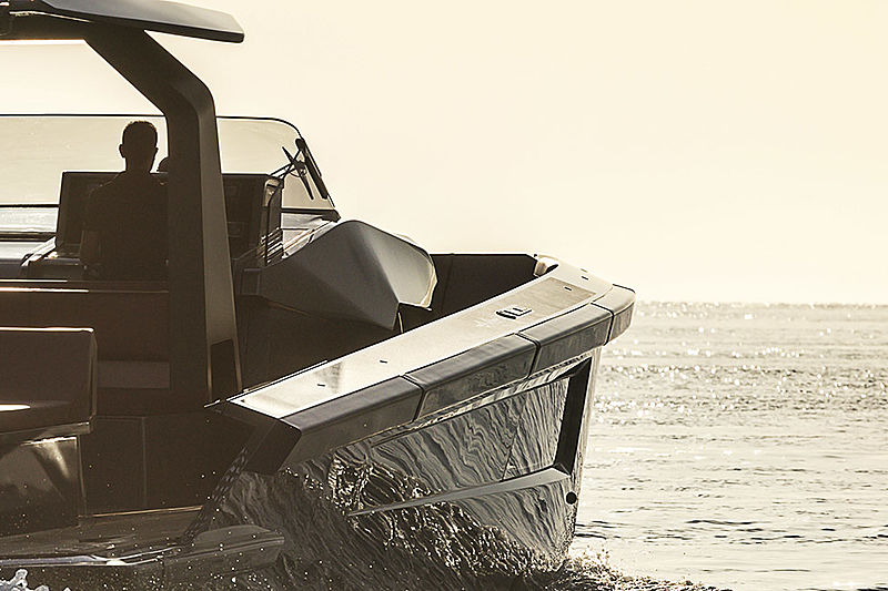 Maori 54ft tender cruising