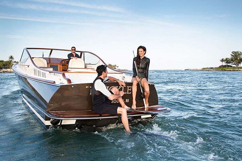 HINCKLEY RUNABOUT 34 tender Hinckley Yacht Services