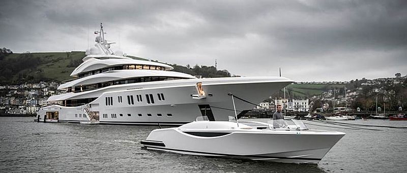 Compass Limousine Tender 11.6M exterior