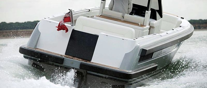 Compass Open Tender 9.5M exterior
