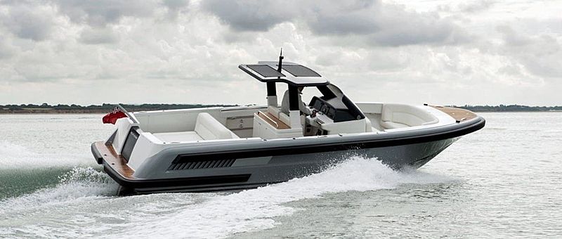 Compass Open Tender 9.5M exterior