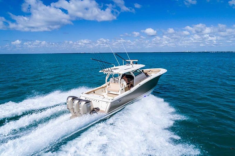 Scout 380 LFX tender exterior