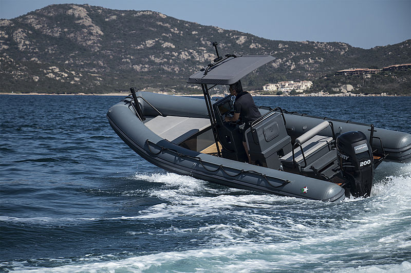 Novamarine RH 700 tender exterior