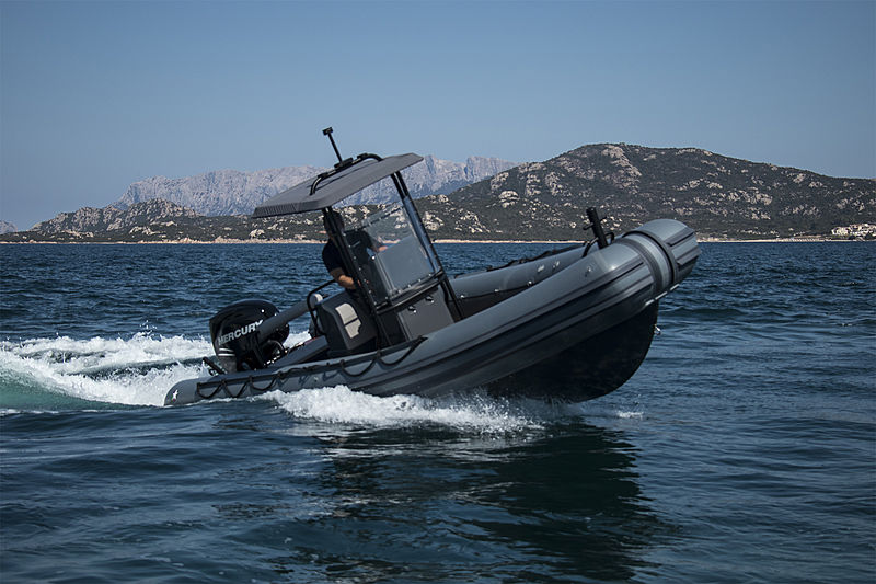 Novamarine RH 700 tender exterior