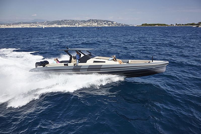 Chaser 500R tender exterior