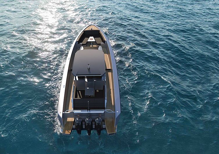 Chaser 500CC tender exterior