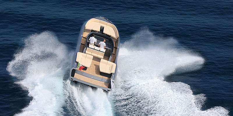 CNM Continental 43 Tender exterior