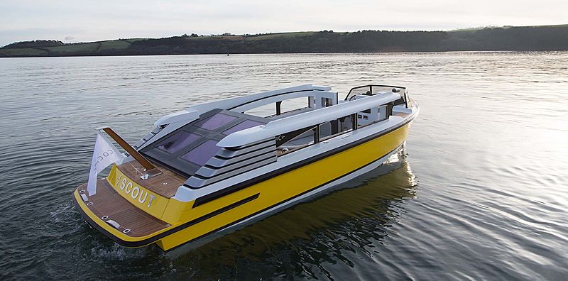 Cockwells 8m Limousine tender exterior
