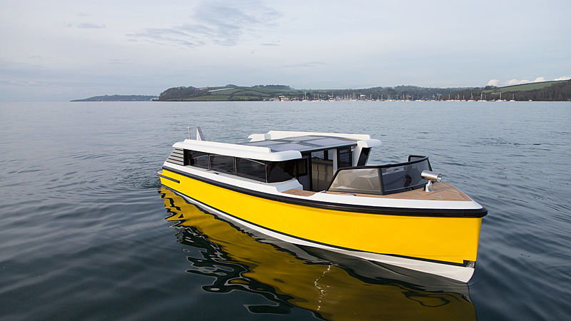 Cockwells 8m Limousine tender exterior