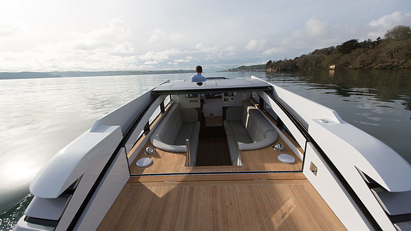 Cockwells 8m Limousine tender exterior