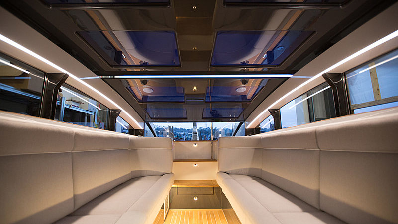 Cockwells 8m Limousine tender exterior