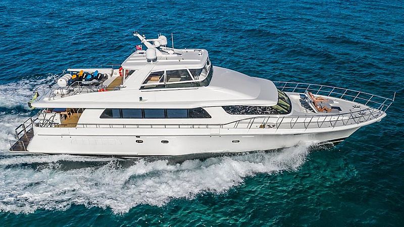 Oculus yacht cruising