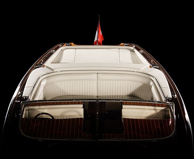 Boesch 970 St. Tropez tender exterior