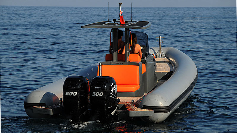 Dariel Tender 10 exterior