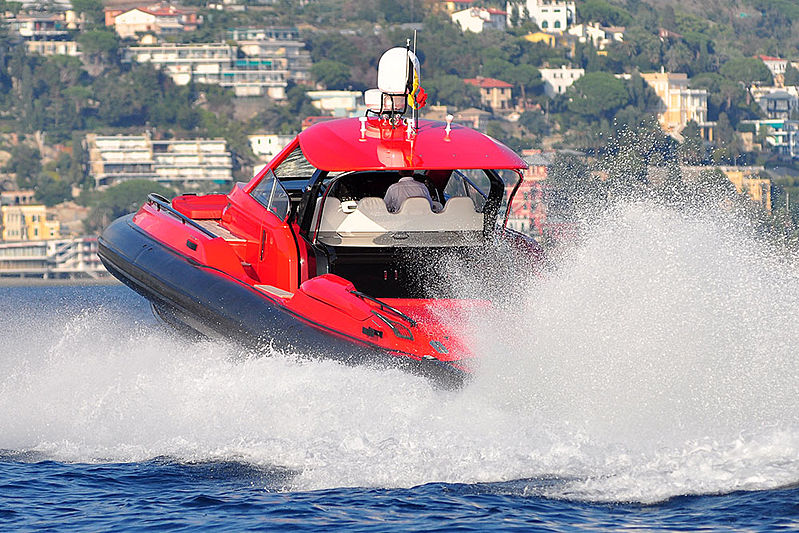 Sacs Strider 19 tender exterior