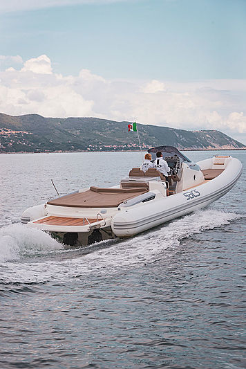 Sacs Strider 11 tender exterior