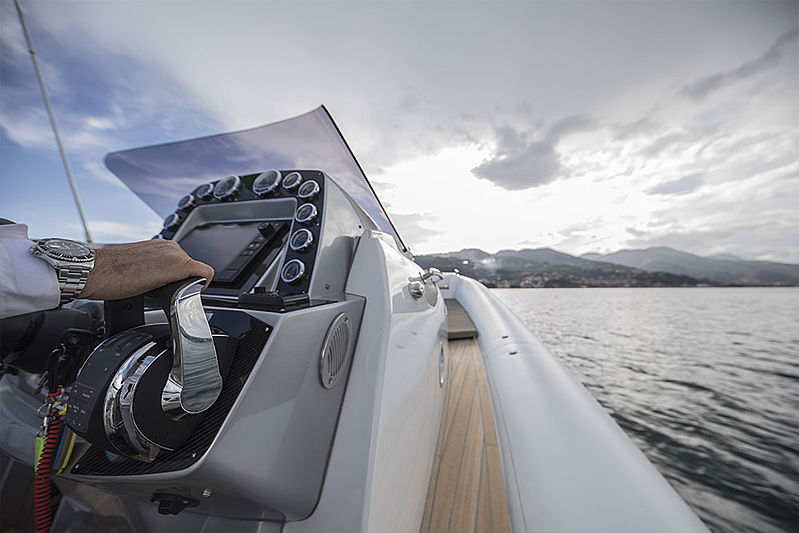 Sacs Strider 11 tender exterior