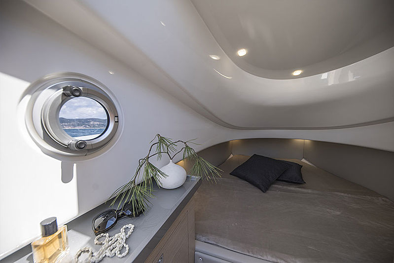 Sacs Strider 11 tender interior
