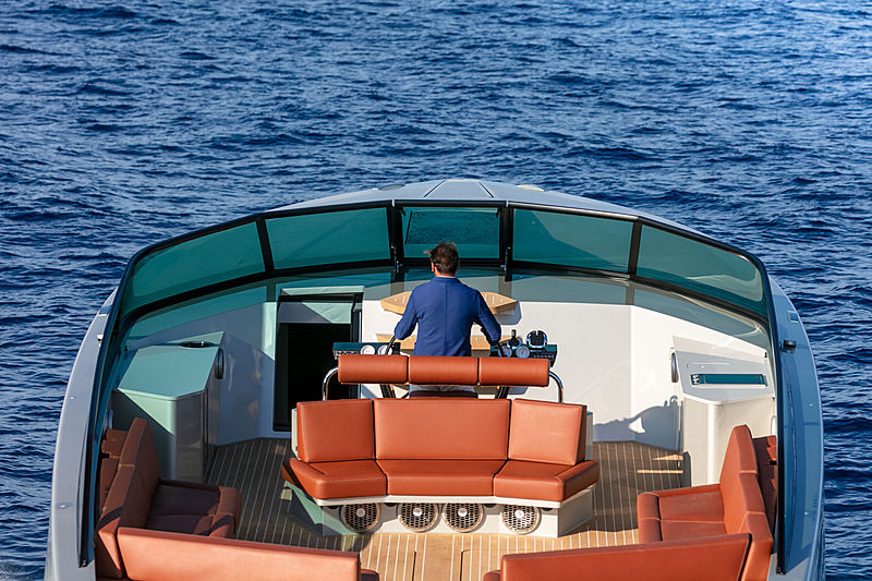 Waterdream California 62 tender exterior