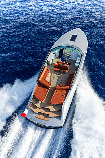 Waterdream California 62 tender exterior