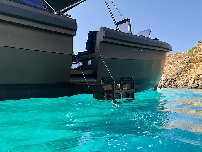 Waterdream S-1100 tender exterior