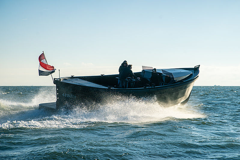 Waterdream S-1100 tender exterior