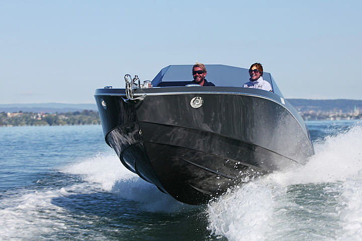 Ganz Ovation 6.8 tender exterior