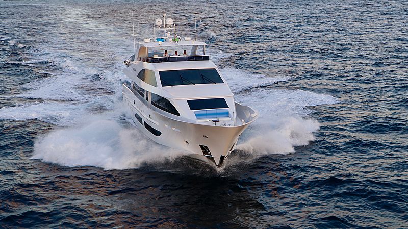 Catera yacht cruising