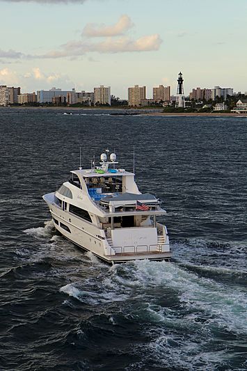 Catera yacht cruising