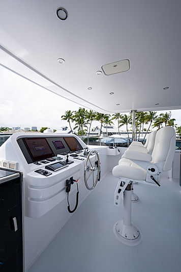 Catera yacht flybridge