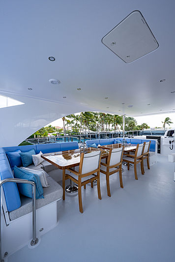 Catera yacht flybridge