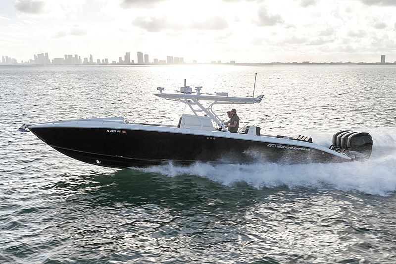 MIDNIGHT 39S CUDDY tender Midnight Express Power Boats