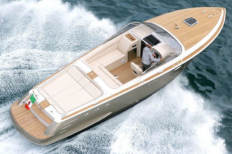 Comitti Venezia 31 tender exterior