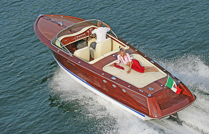 Comitti Venezia 25 tender exterior