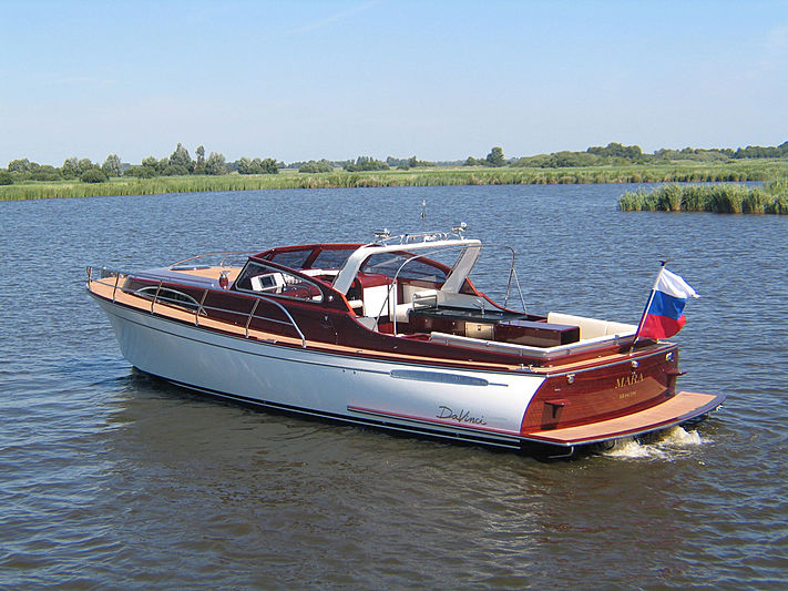 DaVinci 40 tender exterior