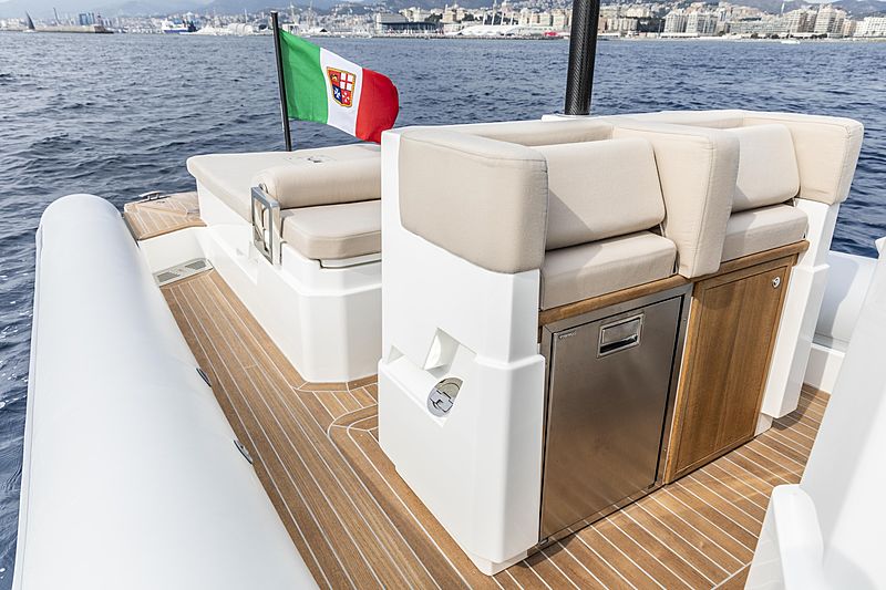 Levi PMP 8punto5 tender exterior