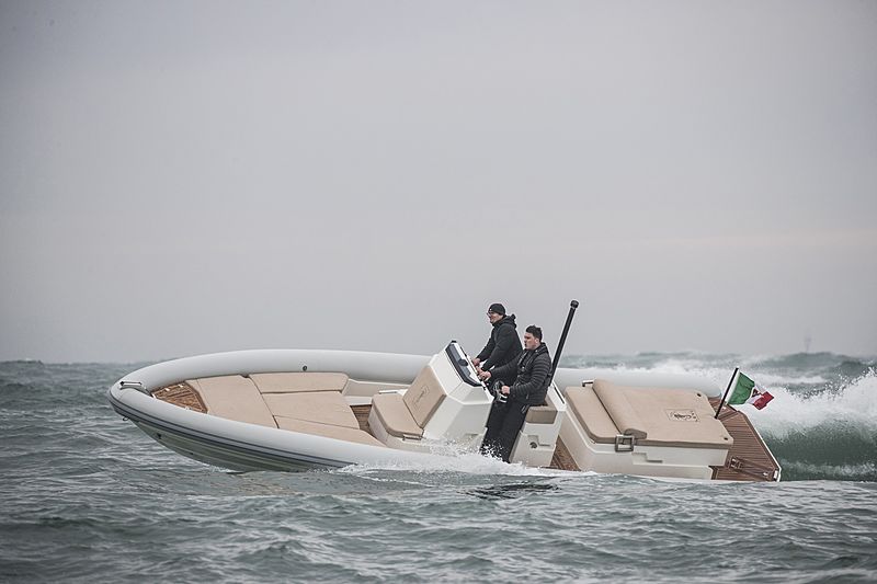 Levi PMP 8punto5 tender exterior