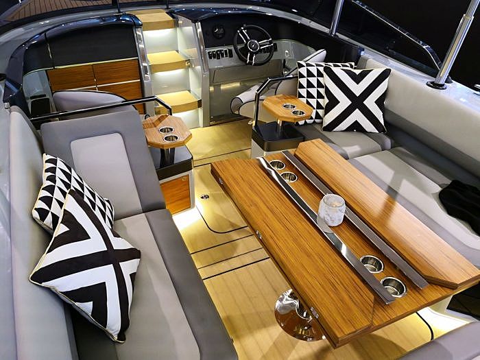 Alfastreet 28 Open tender exterior