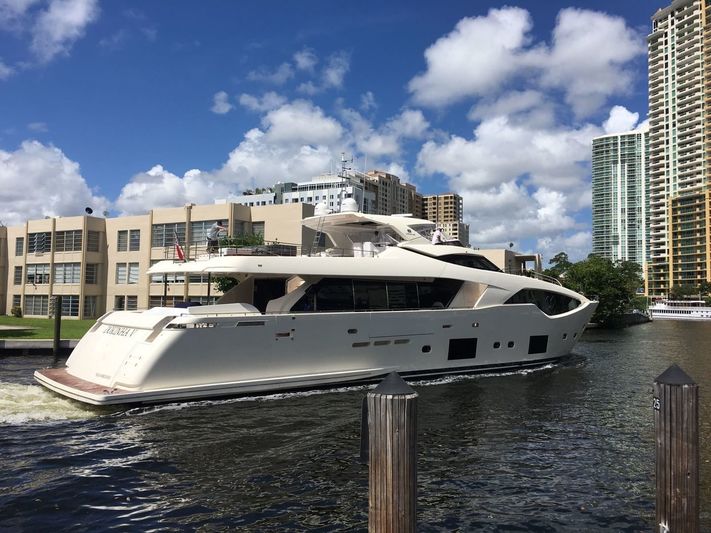 Dokinha V in Fort Lauderdale