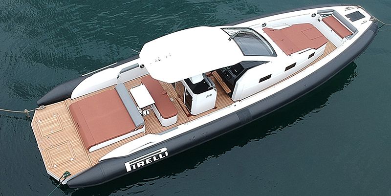 Pirelli 42 tender exterior