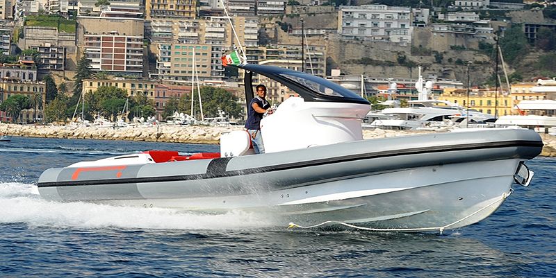 Pirelli 1100 tender exterior
