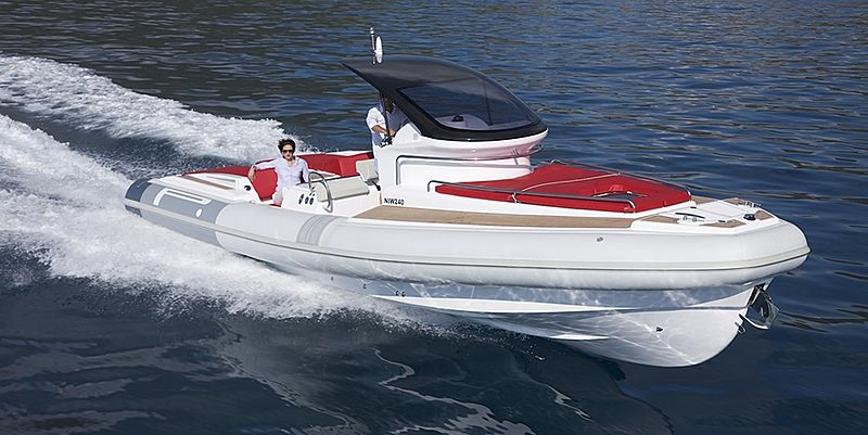 Pirelli 1100 tender exterior
