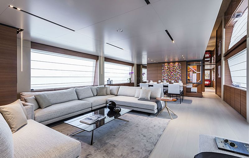 Telli yacht saloon